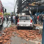 VÍDEO: Carro invade parada de ônibus e mata idoso em Manaus