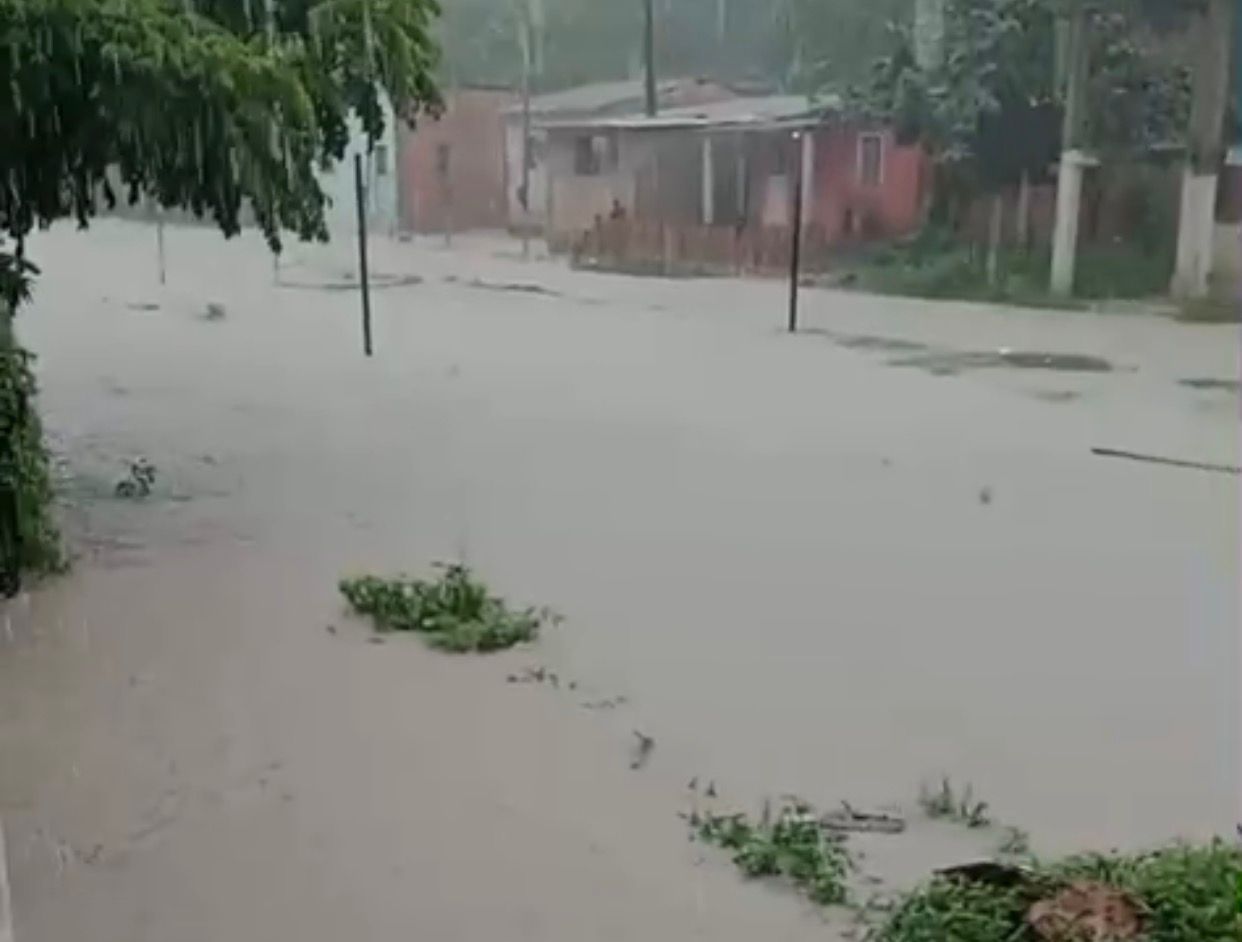 VÍDEO: Chuva forte causa alagamentos e deslizamentos em Manaus