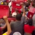 VÍDEO: Macarrão instantâneo é vendido a R$ 0,01 e causa confusão em supermercado 