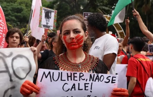 Brasil registra recorde de feminicídios em 2025, com média de quatro mortes por dia