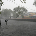 Chuva forte coloca Manaus em alerta para alagamentos e deslizamentos
