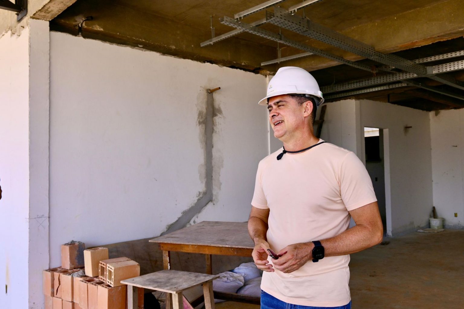 David Almeida vistoria sete obras e reforça fiscalização em Manaus