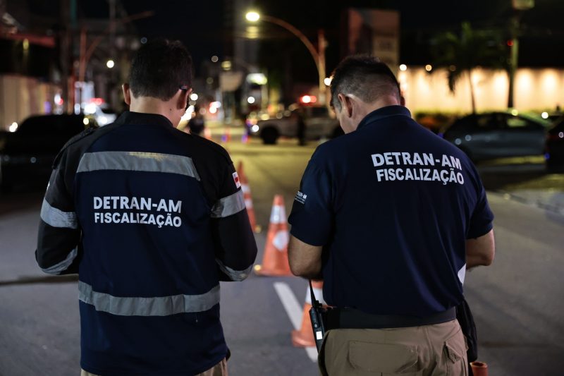 Motorista é preso após fugir de blitz e tentar atropelar agente do Detran em Manaus