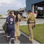 Criança de 2 anos é resgatado de helicóptero após ser atingida por ouriço de castanha no Amazonas