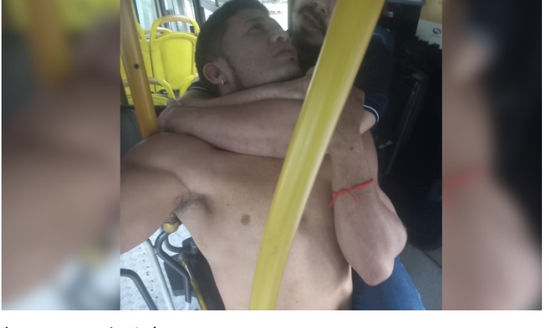 VÍDEO: Suspeito de assalto se dá mal e é agredido por passageiros em Manaus