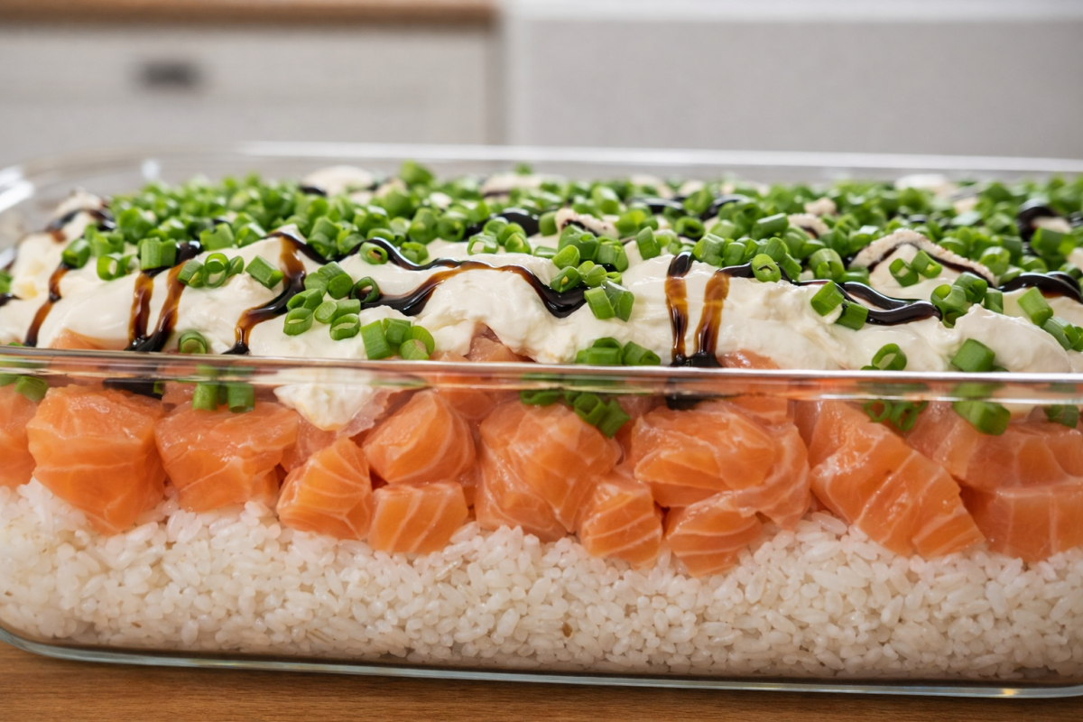 Sushi Preguiçoso: receita prática e divertida de sushi na travessa