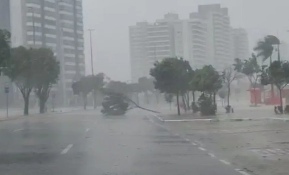 Manaus entrou em alerta severo para chuvas intensas nesta sexta-feira (06/02)