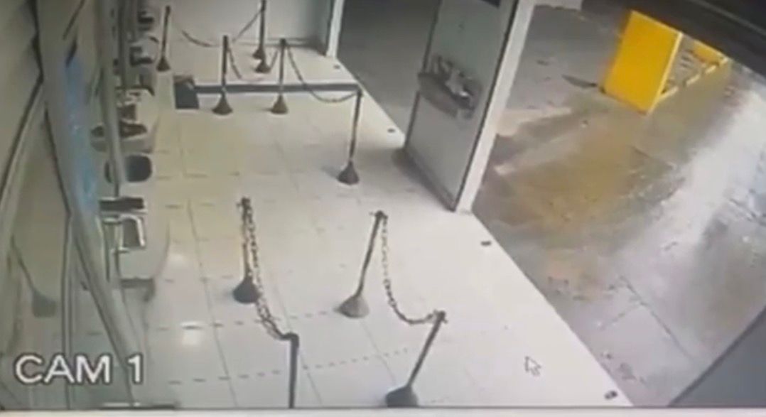 Vídeo mostra o momento em que criminosos explodem lotérica em Manaus