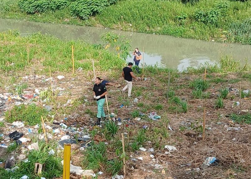 VÍDEO: Corpo com pelo menos 20 facadas é encontrado às margens de igarapé em Manaus