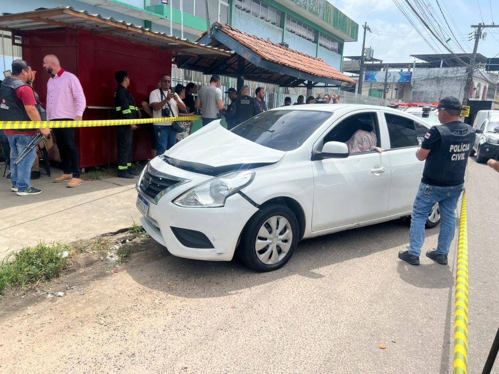 Homem esfaqueado dentro de casa morre após perder o controle do carro no Educandos