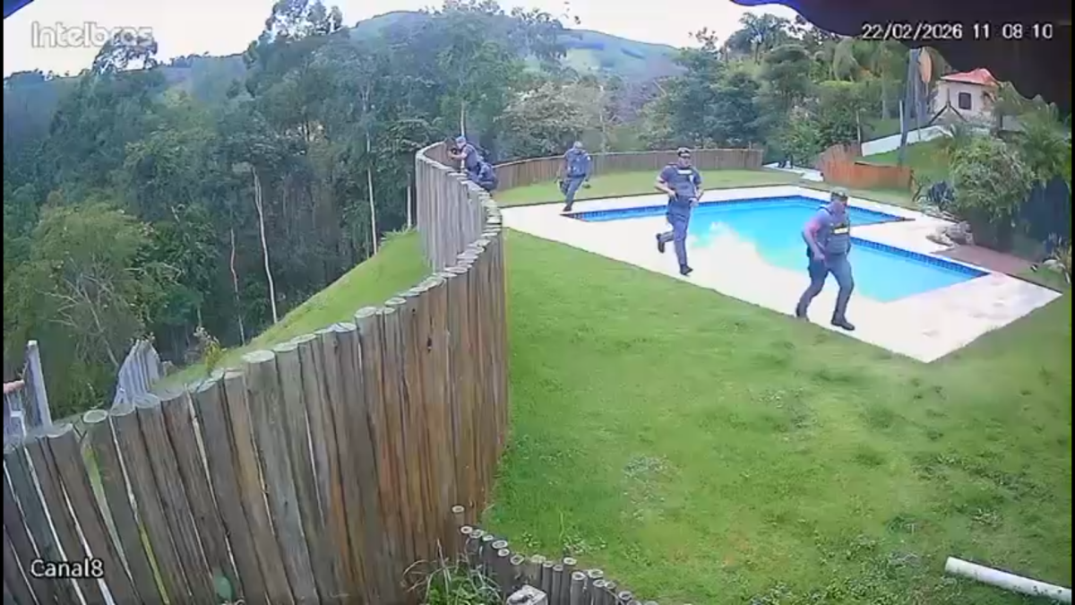 Vídeos mostram troca de tiros entre PM e criminosos; veja