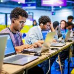 Capacitação em tecnologia e IA: IBM e CIEE lançam cursos online gratuitos