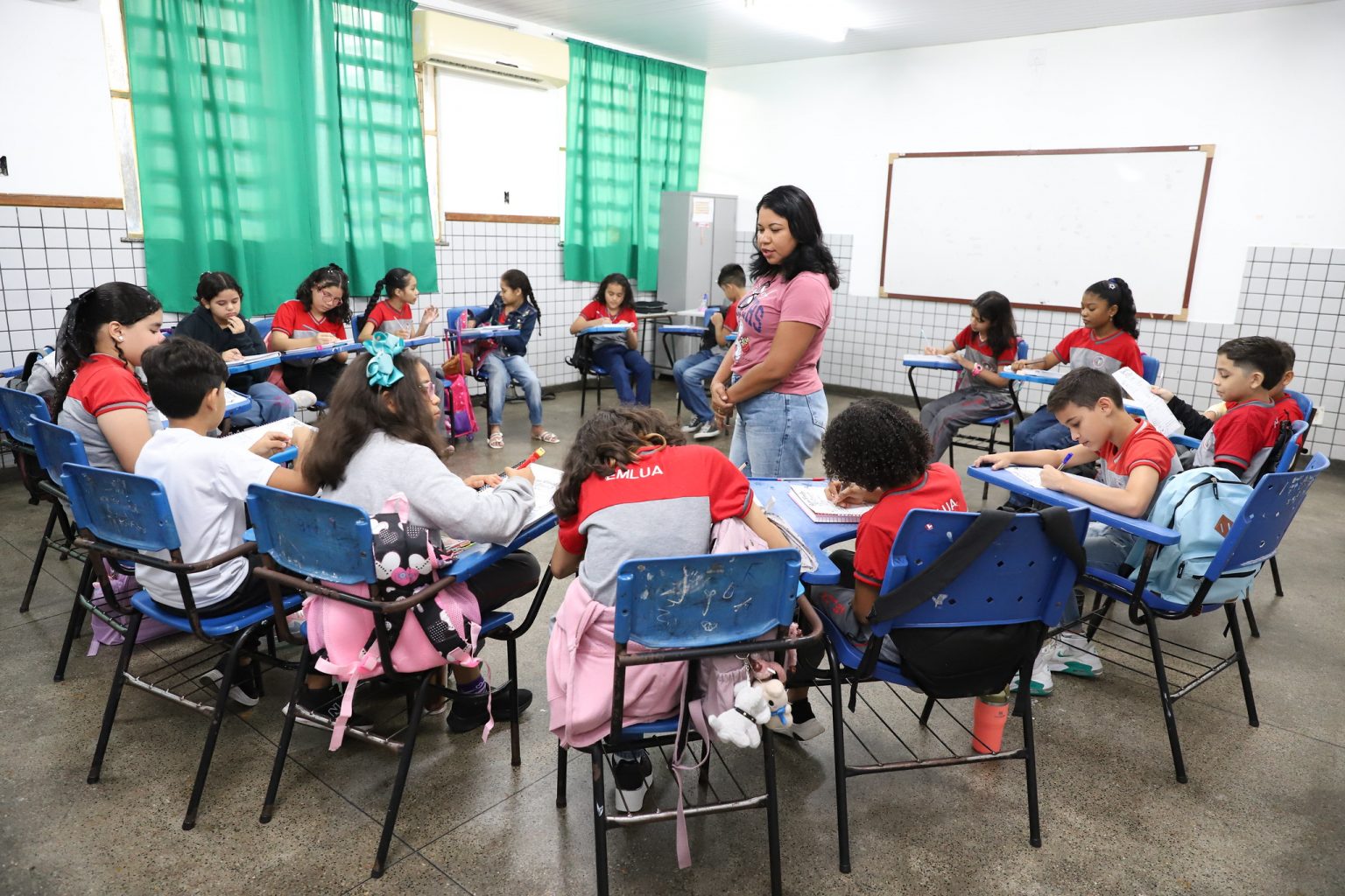 Ano letivo 2026 começa em Manaus com mais de 242 mil alunos na rede municipal
