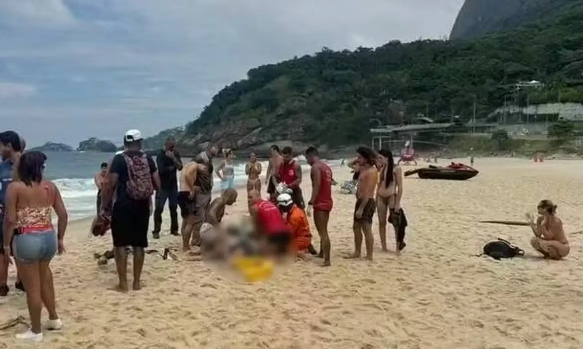 Queda de asa-delta mata instrutor e turista no Rio de Janeiro