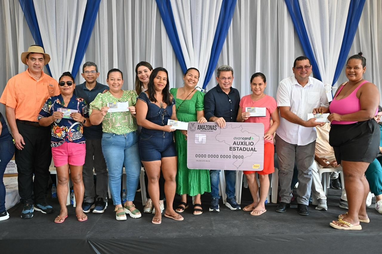 Vice-governador Tadeu de Souza participa de entrega de cartões do Auxílio Estadual no Baixo Solimões