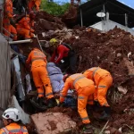 Chuva deixa 55 mortos e equipes seguem buscas em Minas Gerais