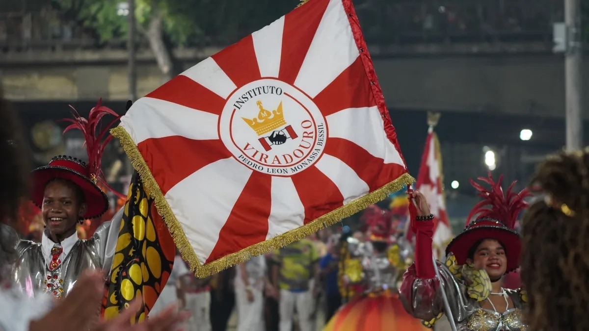 Viradouro é campeã do Carnaval 2026 do Rio com enredo ‘Pra Cima, Ciça’