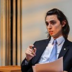 ‘Governo Federal está enviando sucata para o AM’, diz Amom sobre computadores usados