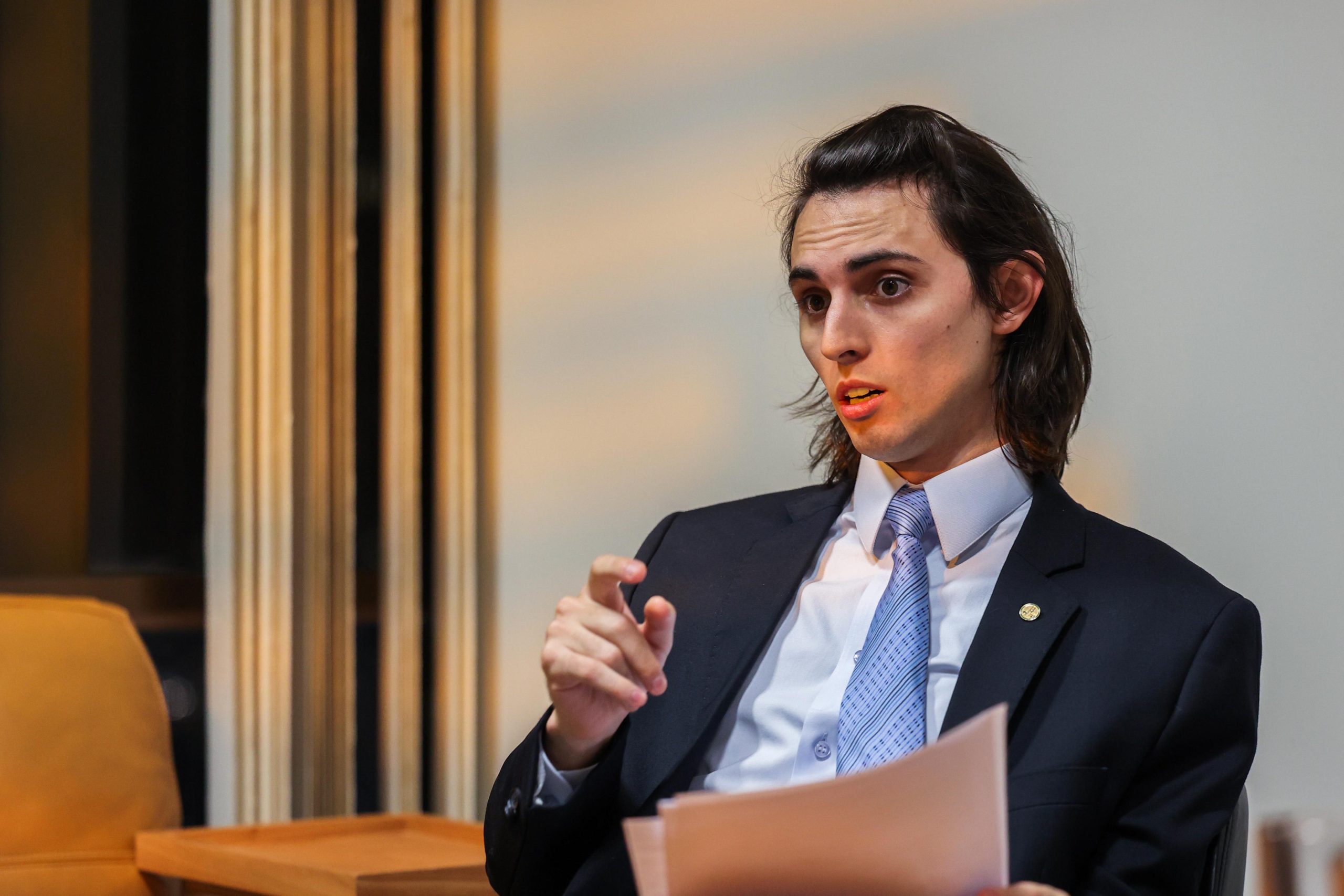 Deputado Amom Mandel defende armar mulheres contra homens violentos