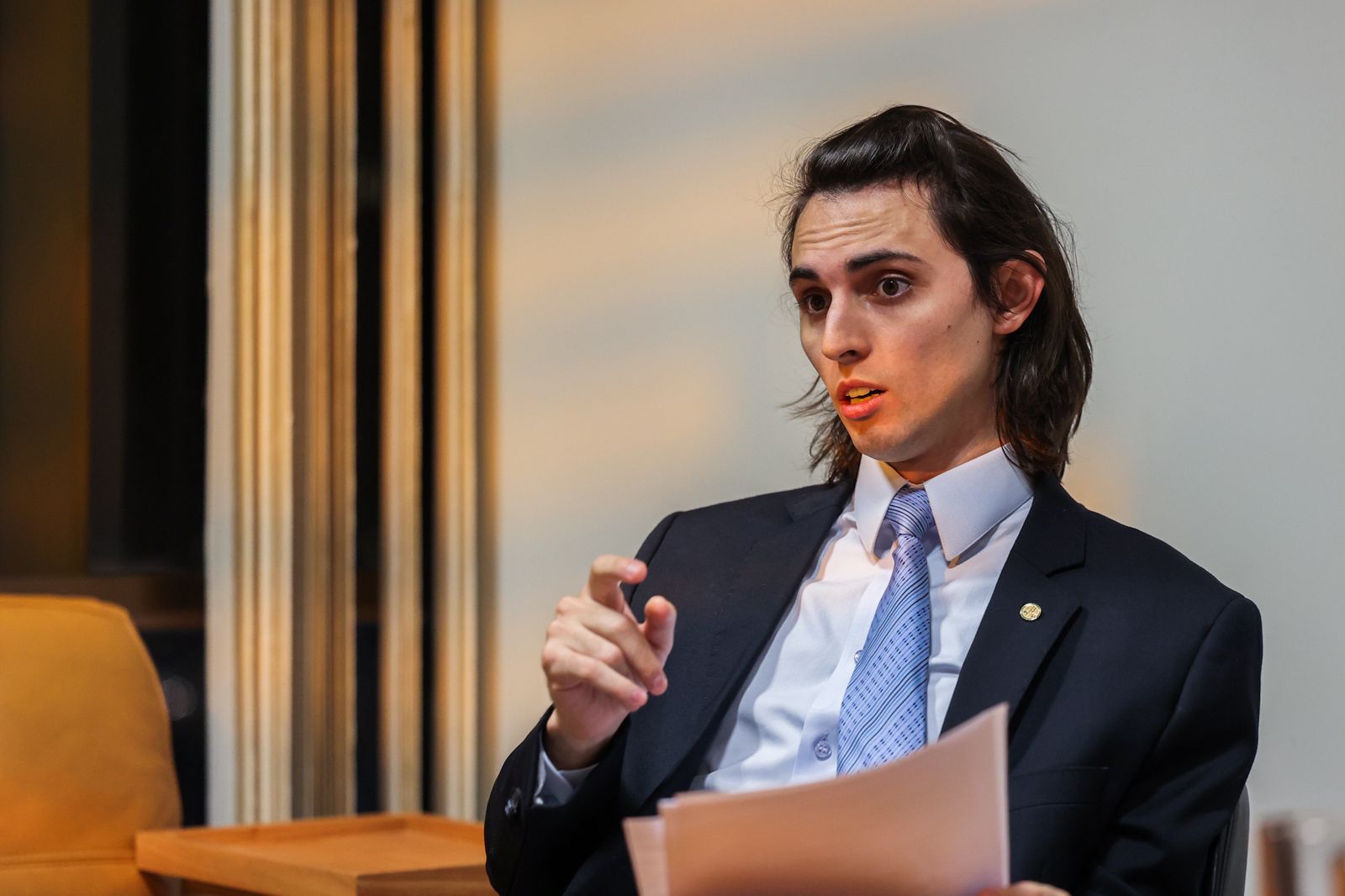 ‘Governo Federal está enviando sucata para o AM’, diz Amom sobre computadores usados