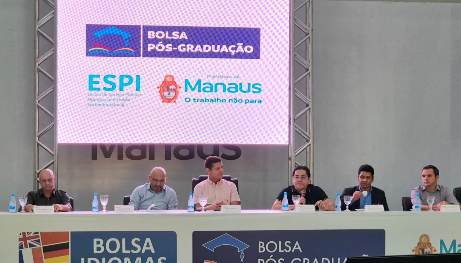 Manaus lança editais com 68 mil bolsas para idiomas e pós-graduação