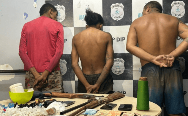 Trio é preso com armas, drogas e lista do tráfico em área portuária de Iranduba
