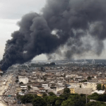 Galpão de empresa de motopeças pega fogo no Rio de Janeiro