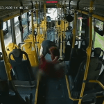 VÍDEO: Passageira é esfaqueada ao reagir a assalto em ônibus da linha 026 em Manaus