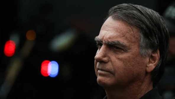 Bolsonaro passal mal e é levado para hospital em Brasília