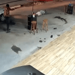 VÍDEO: Filho de vereador é morto a tiros enquanto bebia com amigos em bar no RJ