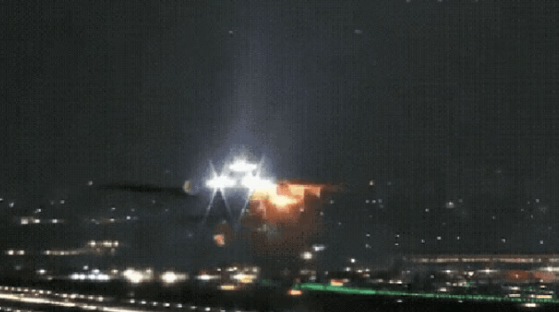 Motor explode e avião com 286 pessoas faz pouso de emergência em Guarulhos