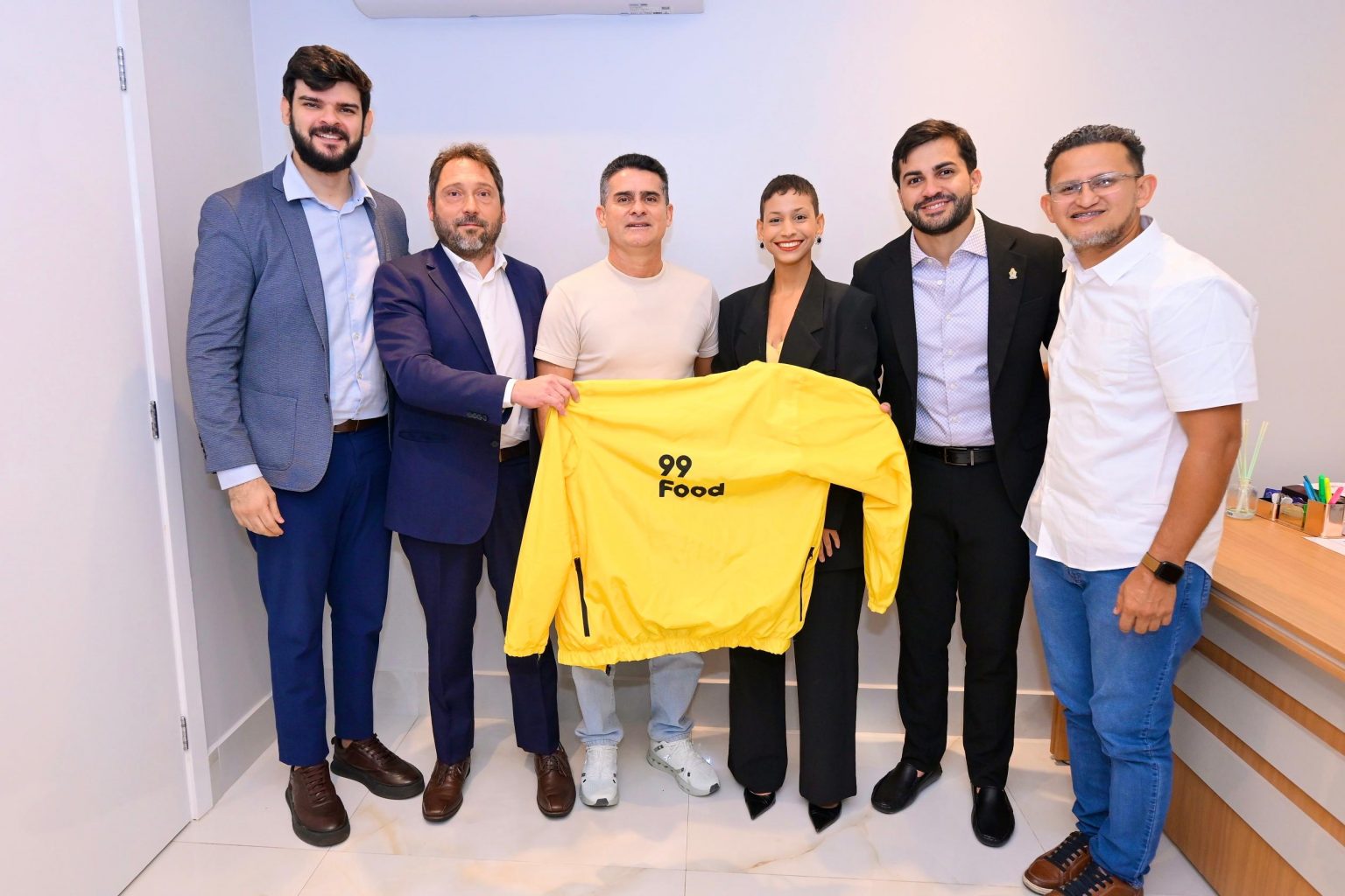 David Almeida anuncia ponto de apoio a motociclistas após parceria com a 99