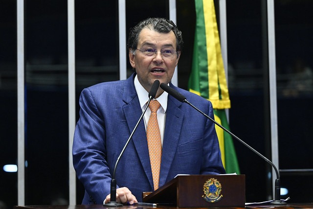 ‘Não sou senador de direita, nem de esquerda’, afirma Eduardo Braga