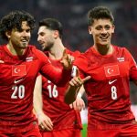 Turquia vence Romênia e avança na repescagem da Copa