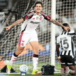 Sob o olhar de Ancelotti, Flamengo atropela o Botafogo