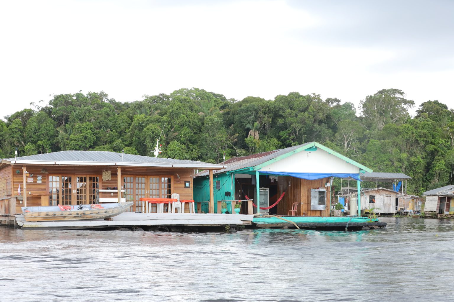 Justiça suspende retirada de flutuantes do Tarumã-Açu, em Manaus