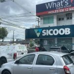 Criminosos invadem agência bancária, roubam dinheiro e arma na Djalma Batista