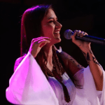 Cantora amazonense cuida dos corações com ciência e arte