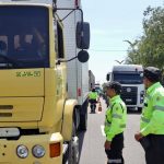 Operação “Carga Pesada” fiscaliza veículos pesados e autua 87 em Manaus