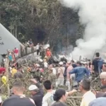 VÍDEO: Queda de avião militar na Colômbia deixa um morto e 77 feridos