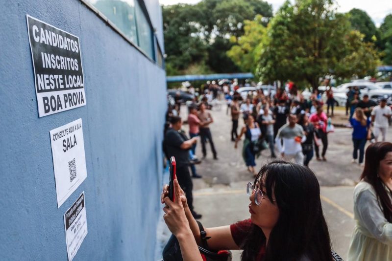 Mais de 20 mil candidatos realizam provas do concurso da Sema em Manaus