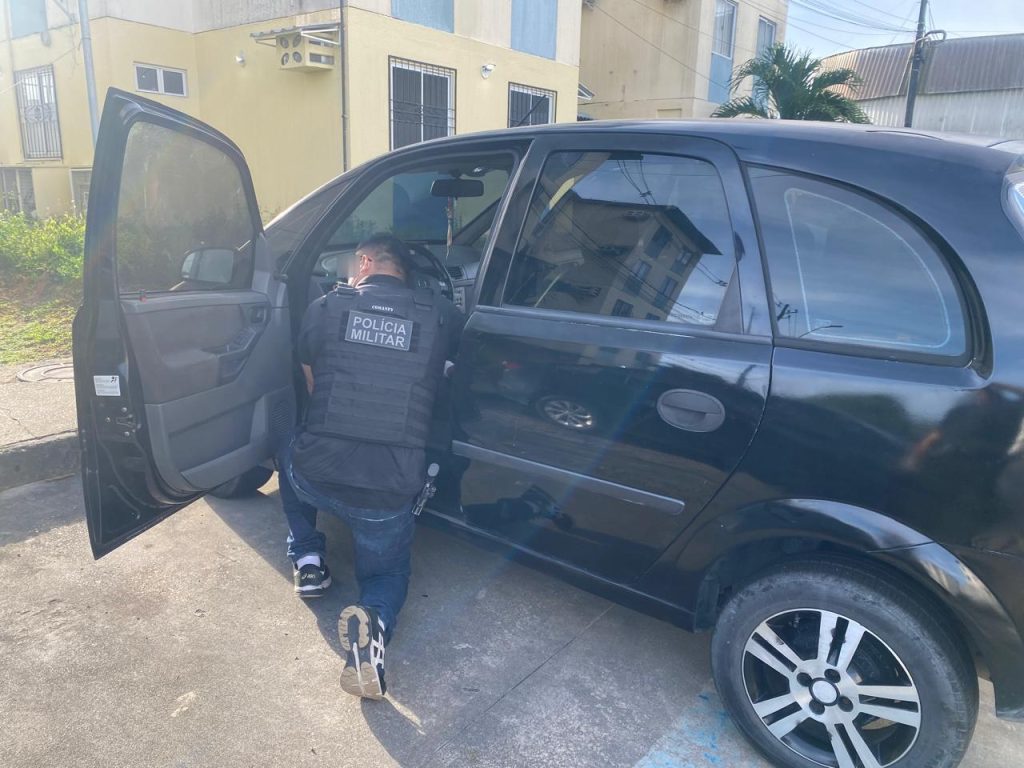 Dois PMs são presos suspeitos de facilitar a fuga de 23 custodiados em Manaus