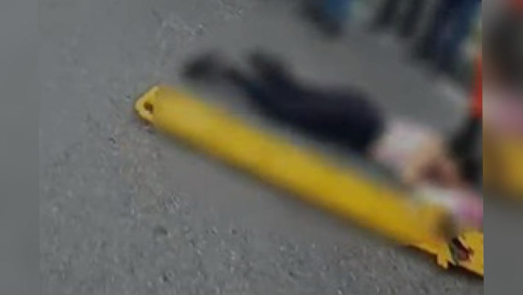 Mulher fica ferida após acidente de moto na Torquato Tapajós, em Manaus