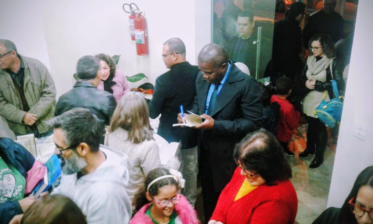 Autor Juvenal Delfino lança livro sobre trajetória, fé e experiências pelo Brasil