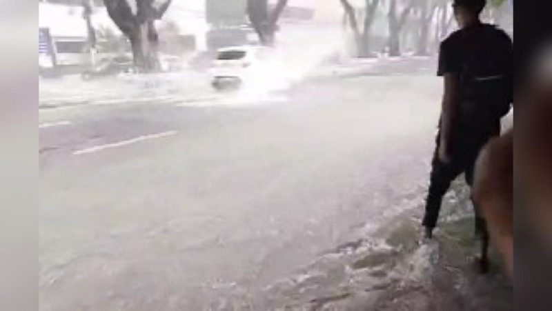 VÍDEO: Chuva desta quinta deixa Centro de Manaus alagado