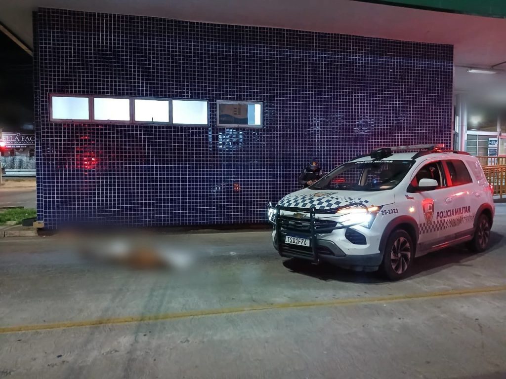 Corpo de homem é encontrado com marca de facada e sem roupas em Manaus