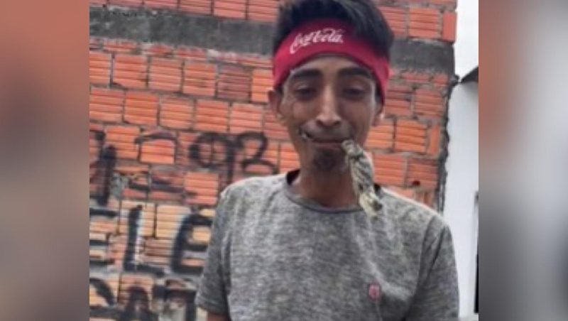 VÍDEO: Homem coloca jacaré na boca e afirma que animal ‘é como um filho’