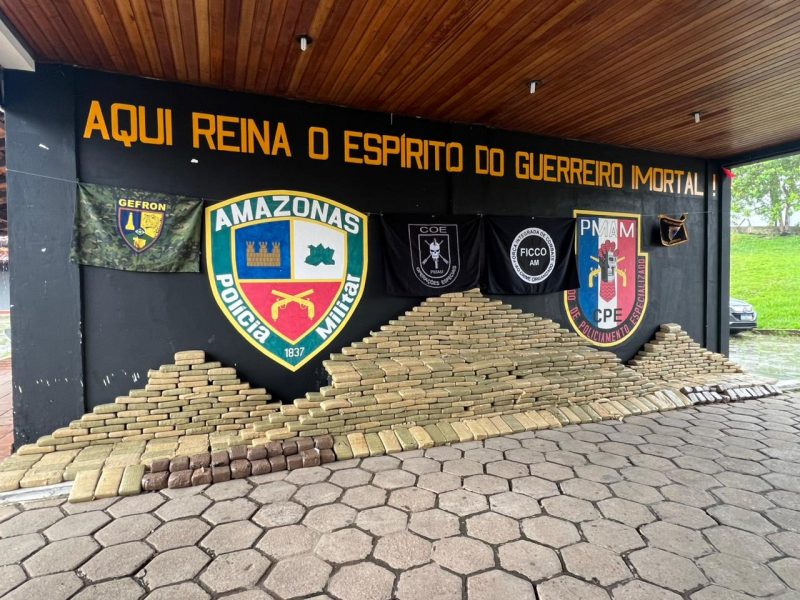 Perseguição de lancha termina com apreensão de drogas e prejuízo de R$ 15,9 milhões a criminosos no Amazonas
