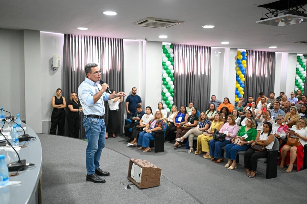 Vice-governador Tadeu de Souza durante abertura do encontro de gestores do Cetam em Manaus