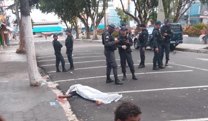 Briga por suposta traição termina com homem morto no Centro de Manaus